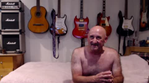 Snapshot of guitarsexgod chatting on December 9, 11:58 am Mario online show from December 9, 11:58 am