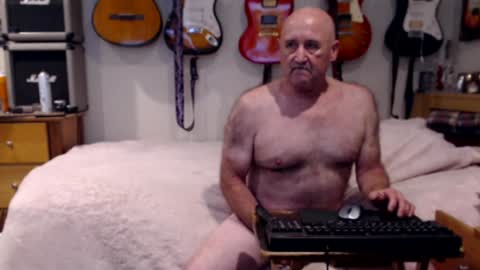 Snapshot of guitarsexgod chatting on January 13, 3:04 pm Mario online show from January 13, 3:04 pm