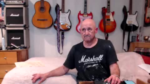 Snapshot of guitarsexgod chatting on February 14, 9:13 am Mario online show from February 14, 9:13 am