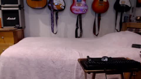 Snapshot of guitarsexgod chatting on January 3, 8:00 am Mario online show from January 3, 8:00 am