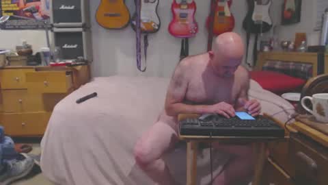 Snapshot of guitarsexgod chatting on March 6, 7:03 am Mario online show from March 6, 7:03 am