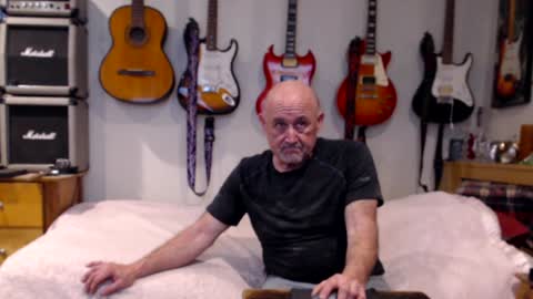 Snapshot of guitarsexgod chatting on January 28, 1:16 pm Mario online show from January 28, 1:16 pm