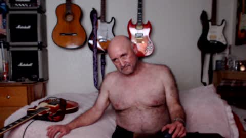 Snapshot of guitarsexgod chatting on January 19, 10:06 am Mario online show from January 19, 10:06 am