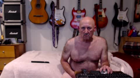 Snapshot of guitarsexgod chatting on February 7, 10:29 am Mario online show from February 7, 10:29 am
