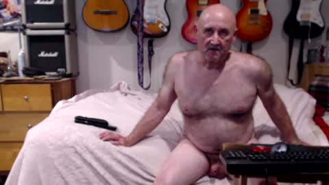 Snapshot of guitarsexgod chatting on January 11, 11:45 am Mario online show from January 11, 11:45 am