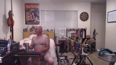 Snapshot of guitarsexgod chatting on October 28, 10:18 am Mario online show from October 28, 10:18 am