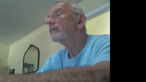Snapshot of gulfcoast1952 chatting on October 14, 3:30 pm Roy online show from October 14, 3:30 pm