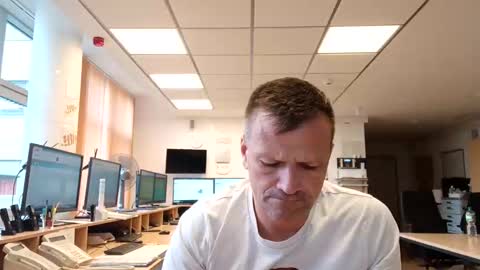 Snapshot of guschidick chatting on September 29, 3:19 pm guschidick online show from September 29, 3:19 pm