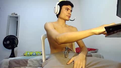  Guts  online show from November 13, 11:19 pm