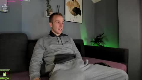 Snapshot of guy_charming chatting on October 28, 6:27 am Buddy online show from October 28, 6:27 am