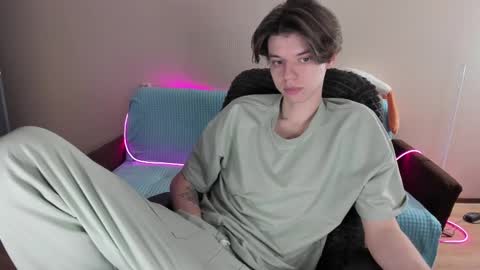 Snapshot of guy_liam1 chatting on February 9, 8:22 am guy_liam1 online show from February 9, 8:22 am