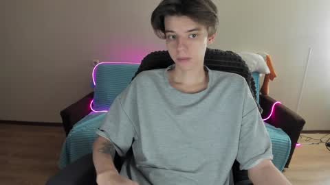 Snapshot of guy_liam1 chatting on December 4, 8:23 am guy_liam1 online show from December 4, 8:23 am