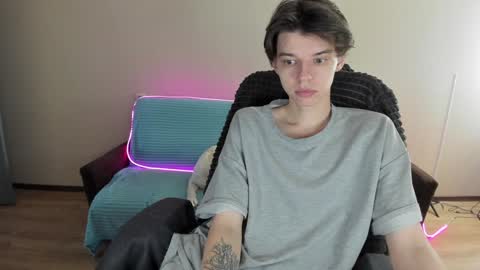 Snapshot of guy_liam1 chatting on December 18, 8:09 am guy_liam1 online show from December 18, 8:09 am