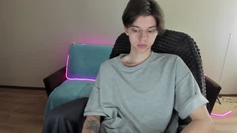 Snapshot of guy_liam1 chatting on December 14, 7:36 pm guy_liam1 online show from December 14, 7:36 pm