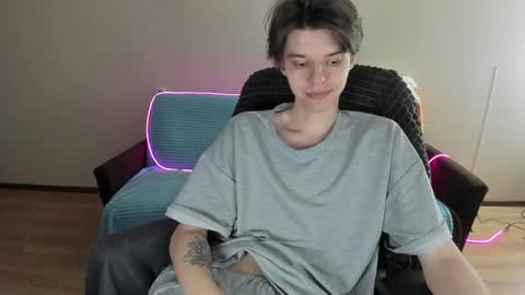 Snapshot of guy_liam1 chatting on December 29, 7:43 pm guy_liam1 online show from December 29, 7:43 pm