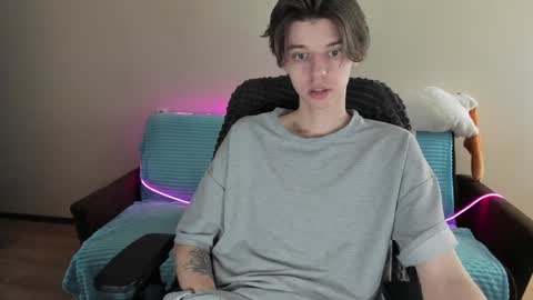 Snapshot of guy_liam1 chatting on January 20, 1:00 pm guy_liam1 online show from January 20, 1:00 pm