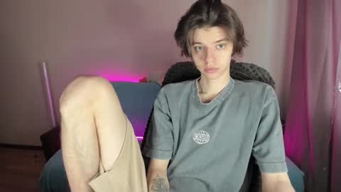 Snapshot of guy_liam1 chatting on March 4, 8:13 am guy_liam1 online show from March 4, 8:13 am