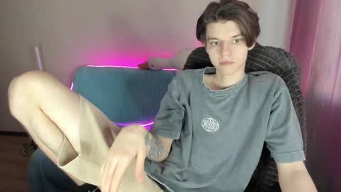Snapshot of guy_liam1 chatting on February 19, 2:23 pm guy_liam1 online show from February 19, 2:23 pm