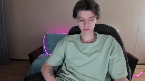 Snapshot of guy_liam1 chatting on December 27, 12:34 pm guy_liam1 online show from December 27, 12:34 pm
