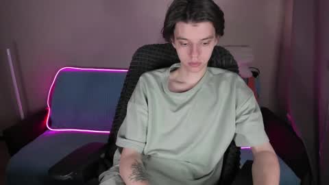 Snapshot of guy_liam1 chatting on February 14, 7:33 pm guy_liam1 online show from February 14, 7:33 pm