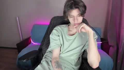 Snapshot of guy_liam1 chatting on February 25, 3:16 pm guy_liam1 online show from February 25, 3:16 pm