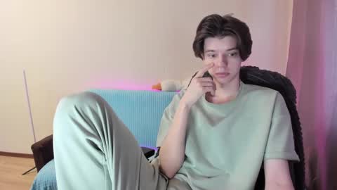 Snapshot of guy_liam1 chatting on February 23, 6:22 am guy_liam1 online show from February 23, 6:22 am