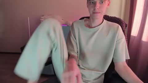 Snapshot of guy_liam1 chatting on September 25, 3:00 pm guy_liam1 online show from September 25, 3:00 pm