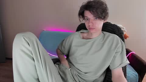 Snapshot of guy_liam1 chatting on January 25, 8:21 am guy_liam1 online show from January 25, 8:21 am