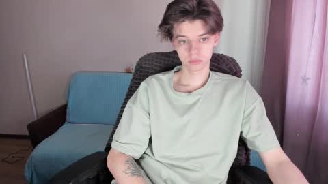 Snapshot of guy_liam1 chatting on March 11, 8:09 am guy_liam1 online show from March 11, 8:09 am