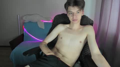 Snapshot of guy_liam1 chatting on October 5, 1:04 pm guy_liam1 online show from October 5, 1:04 pm