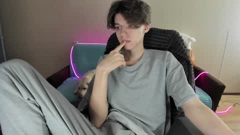 Snapshot of guy_liam1 chatting on December 28, 7:44 am guy_liam1 online show from December 28, 7:44 am