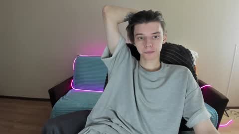 Snapshot of guy_liam1 chatting on December 19, 7:40 pm guy_liam1 online show from December 19, 7:40 pm