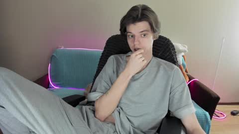 Snapshot of guy_liam1 chatting on February 3, 3:06 pm guy_liam1 online show from February 3, 3:06 pm