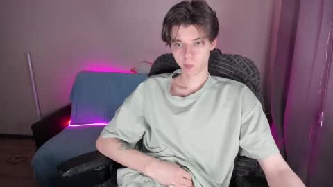 Snapshot of guy_liam1 chatting on March 12, 3:07 pm guy_liam1 online show from March 12, 3:07 pm