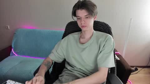 Snapshot of guy_liam1 chatting on February 12, 2:43 pm guy_liam1 online show from February 12, 2:43 pm