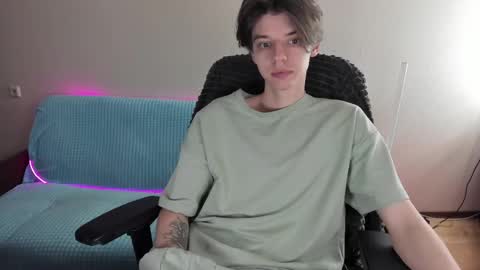 Snapshot of guy_liam1 chatting on February 14, 7:17 am guy_liam1 online show from February 14, 7:17 am
