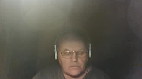 Snapshot of guyboy73 chatting on September 16, 2:23 am guyboy73 online show from September 16, 2:23 am