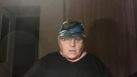 Snapshot of guyboy73 chatting on September 20, 2:44 am guyboy73 online show from September 20, 2:44 am
