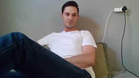 Snapshot of guyhardon chatting on December 4, 10:46 am Guy Hardon online show from December 4, 10:46 am