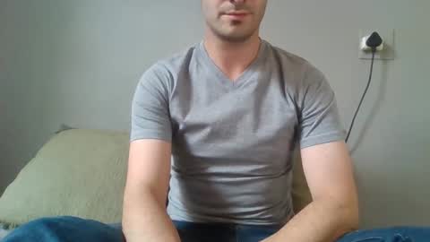 Snapshot of guyhardon chatting on December 18, 10:40 am Guy Hardon online show from December 18, 10:40 am