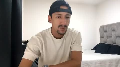 guykarim_ online show from July 8, 6:28 am