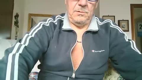 Snapshot of gyrdy chatting on February 15, 2:00 pm gyrdy online show from February 15, 2:00 pm