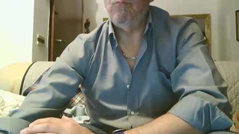 Snapshot of gyrdy chatting on January 1, 5:00 pm gyrdy online show from January 1, 5:00 pm