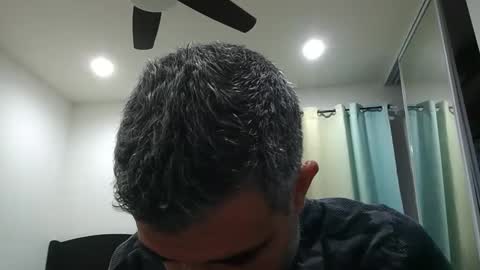 Snapshot of h0nest84 chatting on December 16, 7:04 am h0nest84 online show from December 16, 7:04 am