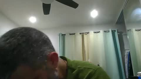 Snapshot of h0nest84 chatting on February 25, 6:25 am h0nest84 online show from February 25, 6:25 am