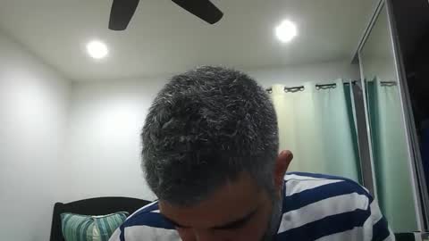 Snapshot of h0nest84 chatting on February 4, 6:14 am h0nest84 online show from February 4, 6:14 am