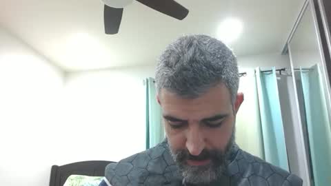 Snapshot of h0nest84 chatting on December 11, 4:40 am h0nest84 online show from December 11, 4:40 am