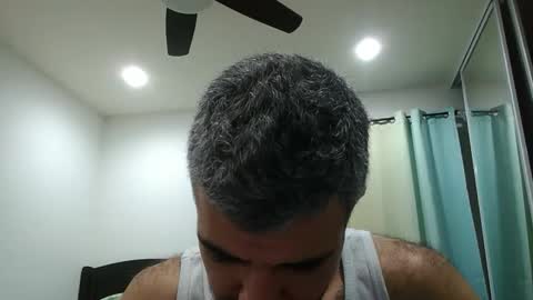 Snapshot of h0nest84 chatting on December 17, 5:29 am h0nest84 online show from December 17, 5:29 am