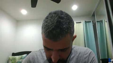 Snapshot of h0nest84 chatting on December 24, 7:39 am h0nest84 online show from December 24, 7:39 am
