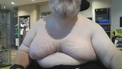 Snapshot of h20976 chatting on January 1, 5:11 am h20976 online show from January 1, 5:11 am